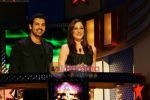 All Smiles-John & Rakshandha at Vivel Soap presents Star Cintaa Superstars ka Jalwa in Mumbai on 6th April 2010.JPG